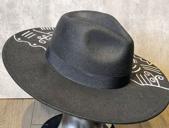 custom_black_white_drawing_side Kats with Hats custom_black_white_drawing_side